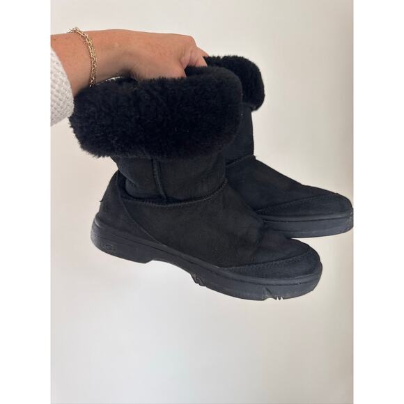 UGG Australia Classic Short Black Suede Sheepskin Boots - W8 - Picture 1 of 7
